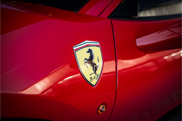Ferrari 488 3.9 Pista - Lift | Full Carbon Pack | Camera | Dealer O.H.