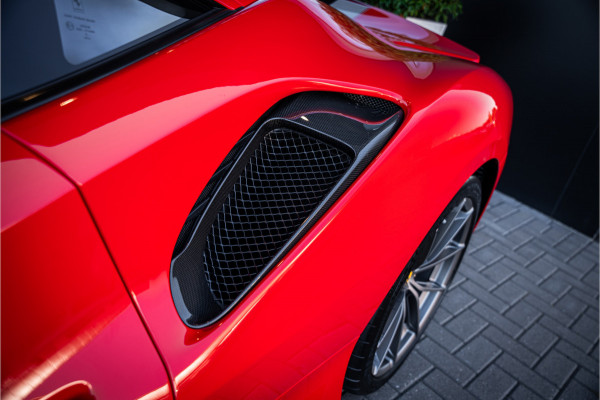 Ferrari 488 3.9 Pista - Lift | Full Carbon Pack | Camera | Dealer O.H.