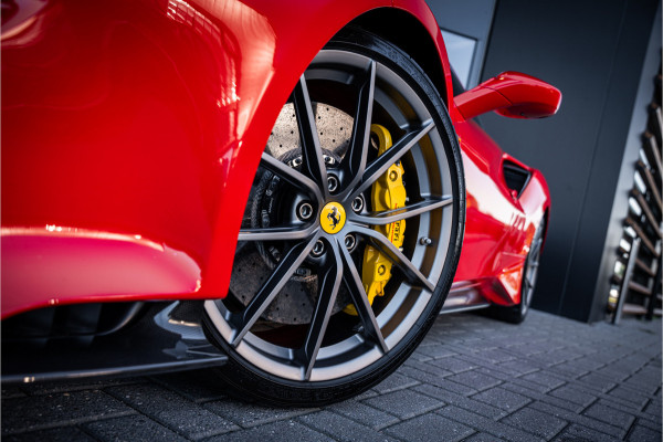 Ferrari 488 3.9 Pista - Lift | Full Carbon Pack | Camera | Dealer O.H.