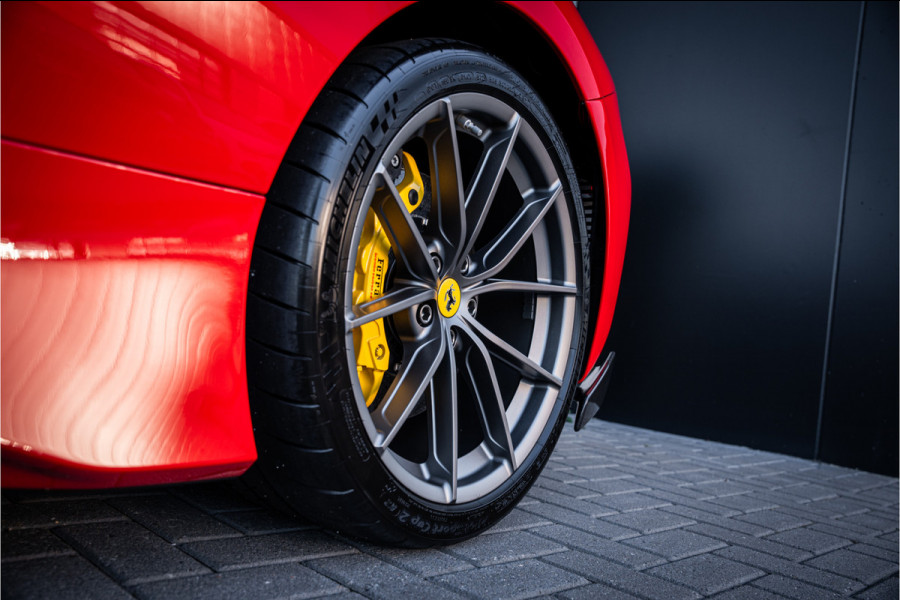 Ferrari 488 3.9 Pista - Lift | Full Carbon Pack | Camera | Dealer O.H.