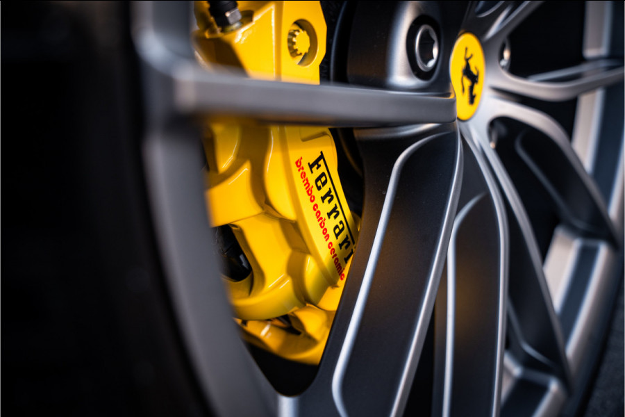 Ferrari 488 3.9 Pista - Lift | Full Carbon Pack | Camera | Dealer O.H.