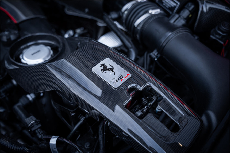 Ferrari 488 3.9 Pista - Lift | Full Carbon Pack | Camera | Dealer O.H.