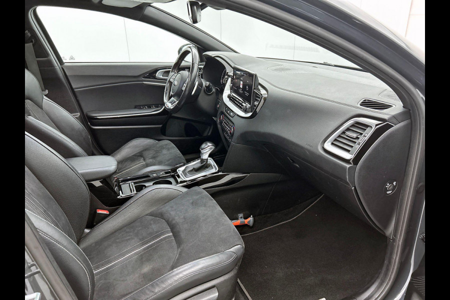 Kia ProCeed 1.4 T-GDI GT-PlusLine Panoramadak Airco ECC Leder/Alcantara Navi Carplay PDC VA + Camera JBL Full LED 18" LM Velgen