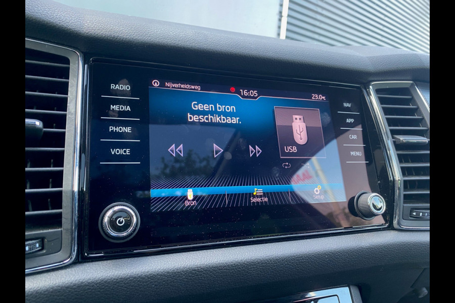 Škoda Kodiaq BWJ 2020 | 1.5TSI 150PK Bus Ed | PANO | SPORTSTOELEN | LEDER/STOF | CLIMA | CARPLAY | CAMERA A | NAVI