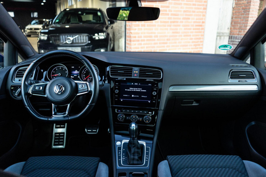 Volkswagen Golf 1.5 TSI Highline R-Line Pano / Camera / Apple