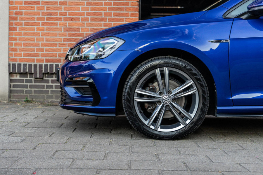 Volkswagen Golf 1.5 TSI Highline R-Line Pano / Camera / Apple