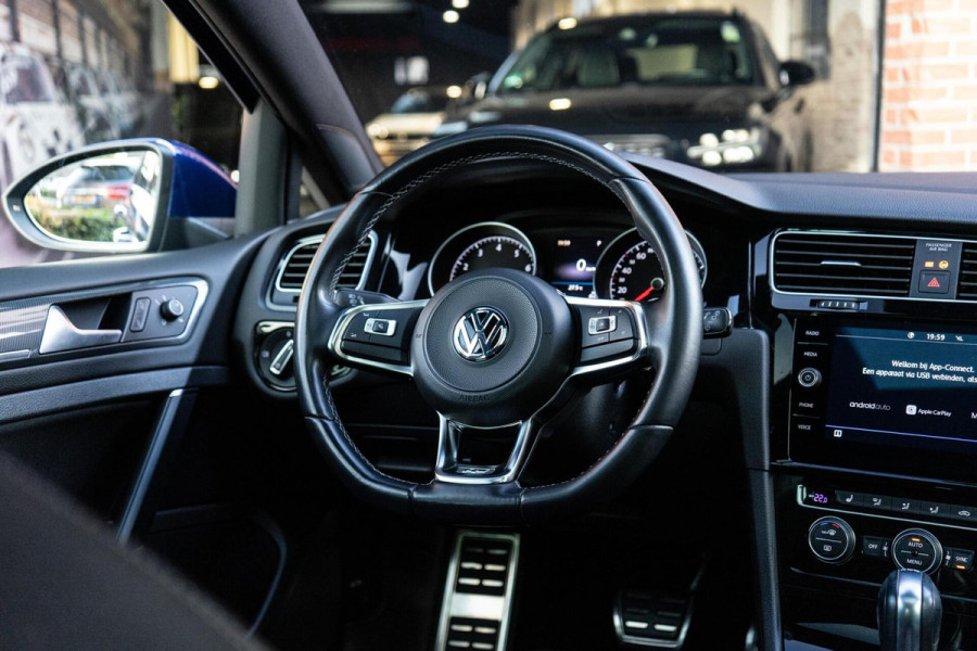 Volkswagen Golf 1.5 TSI Highline R-Line Pano / Camera / Apple