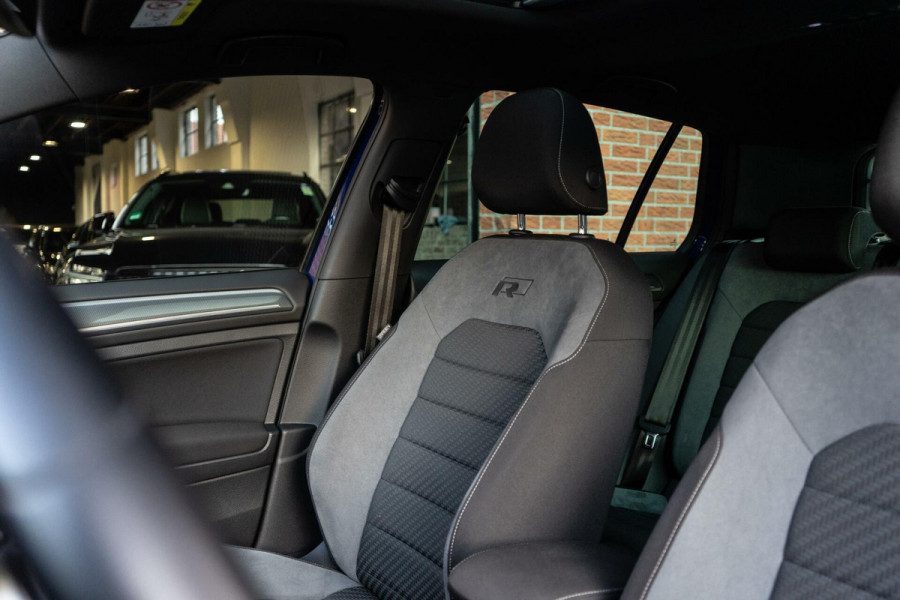 Volkswagen Golf 1.5 TSI Highline R-Line Pano / Camera / Apple