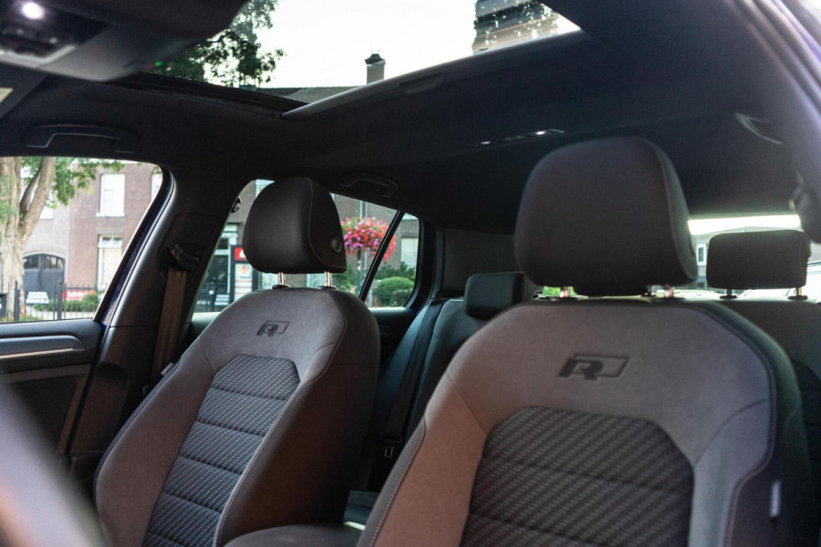 Volkswagen Golf 1.5 TSI Highline R-Line Pano / Camera / Apple
