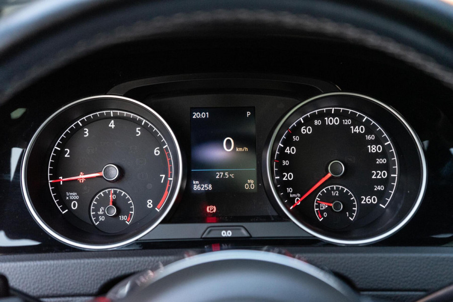 Volkswagen Golf 1.5 TSI Highline R-Line Pano / Camera / Apple