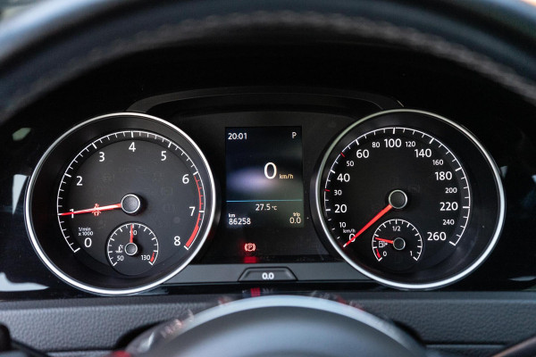 Volkswagen Golf 1.5 TSI Highline R-Line Pano / Camera / Apple