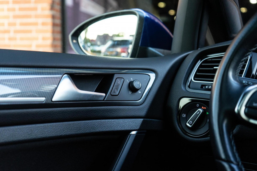 Volkswagen Golf 1.5 TSI Highline R-Line Pano / Camera / Apple