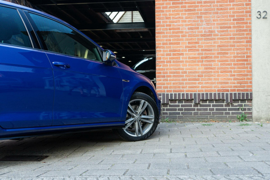 Volkswagen Golf 1.5 TSI Highline R-Line Pano / Camera / Apple