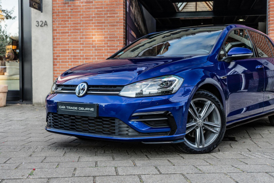 Volkswagen Golf 1.5 TSI Highline R-Line Pano / Camera / Apple