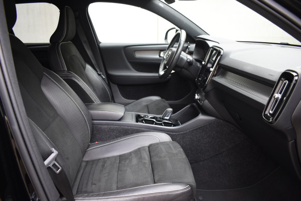 Volvo XC40 T2 129PK Automaat R-Design / Navigatie / Parkeersensoren / Adaptieve Cruise control / R-Design leder-Nubuck bekl. / Dodehoeksensor / Extra getint glas / All season banden