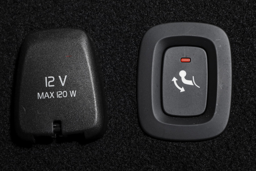 Volvo V60 2.0 T6 Plug-in hybrid AWD Ultra Dark - Automaat | S/K-Panodak | Dig. Cockpit | Adapt. Cruise | Stoel-+Stuurverw. | PDC | 360 Camera | NAV + App. Connect | ECC | Elek. Klep | LM 19" | 9589