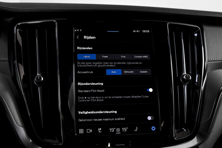 Volvo V60 2.0 T6 Plug-in hybrid AWD Ultra Dark - Automaat | S/K-Panodak | Dig. Cockpit | Adapt. Cruise | Stoel-+Stuurverw. | PDC | 360 Camera | NAV + App. Connect | ECC | Elek. Klep | LM 19" | 9589