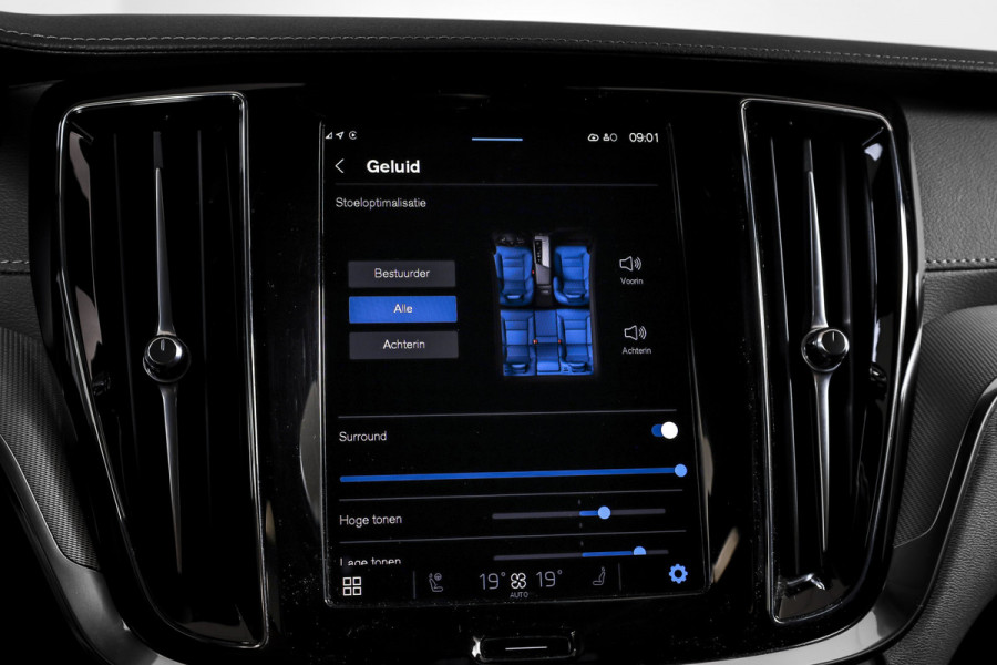 Volvo V60 2.0 T6 Plug-in hybrid AWD Ultra Dark - Automaat | S/K-Panodak | Dig. Cockpit | Adapt. Cruise | Stoel-+Stuurverw. | PDC | 360 Camera | NAV + App. Connect | ECC | Elek. Klep | LM 19" | 9589