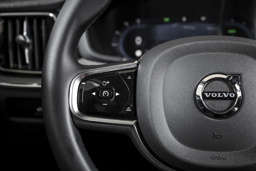 Volvo V60 2.0 T6 Plug-in hybrid AWD Ultra Dark - Automaat | S/K-Panodak | Dig. Cockpit | Adapt. Cruise | Stoel-+Stuurverw. | PDC | 360 Camera | NAV + App. Connect | ECC | Elek. Klep | LM 19" | 9589