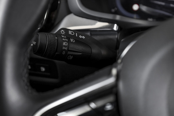 Volvo V60 2.0 T6 Plug-in hybrid AWD Ultra Dark - Automaat | S/K-Panodak | Dig. Cockpit | Adapt. Cruise | Stoel-+Stuurverw. | PDC | 360 Camera | NAV + App. Connect | ECC | Elek. Klep | LM 19" | 9589