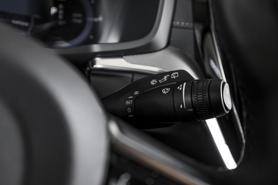 Volvo V60 2.0 T6 Plug-in hybrid AWD Ultra Dark - Automaat | S/K-Panodak | Dig. Cockpit | Adapt. Cruise | Stoel-+Stuurverw. | PDC | 360 Camera | NAV + App. Connect | ECC | Elek. Klep | LM 19" | 9589