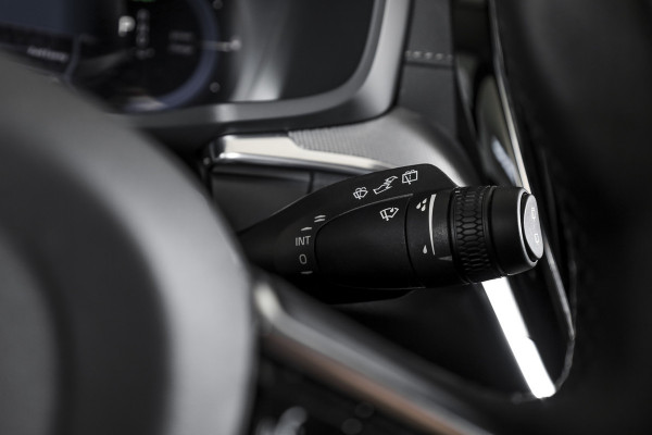 Volvo V60 2.0 T6 Plug-in hybrid AWD Ultra Dark - Automaat | S/K-Panodak | Dig. Cockpit | Adapt. Cruise | Stoel-+Stuurverw. | PDC | 360 Camera | NAV + App. Connect | ECC | Elek. Klep | LM 19" | 9589