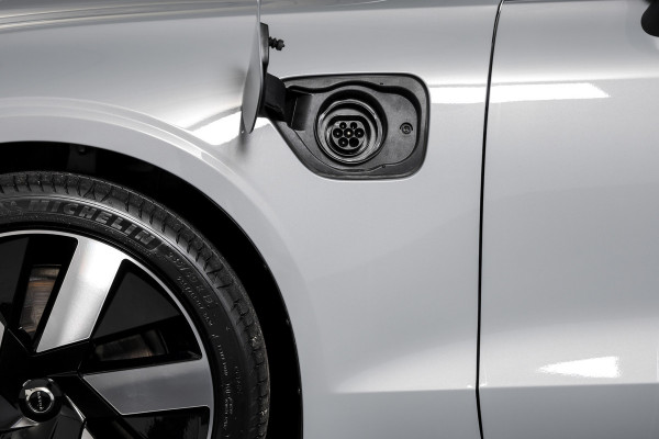 Volvo V60 2.0 T6 Plug-in hybrid AWD Ultra Dark - Automaat | S/K-Panodak | Dig. Cockpit | Adapt. Cruise | Stoel-+Stuurverw. | PDC | 360 Camera | NAV + App. Connect | ECC | Elek. Klep | LM 19" | 9589
