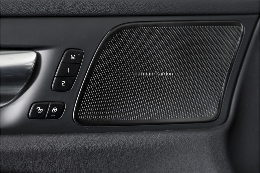 Volvo V60 2.0 T6 Plug-in hybrid AWD Ultra Dark - Automaat | S/K-Panodak | Dig. Cockpit | Adapt. Cruise | Stoel-+Stuurverw. | PDC | 360 Camera | NAV + App. Connect | ECC | Elek. Klep | LM 19" | 9589