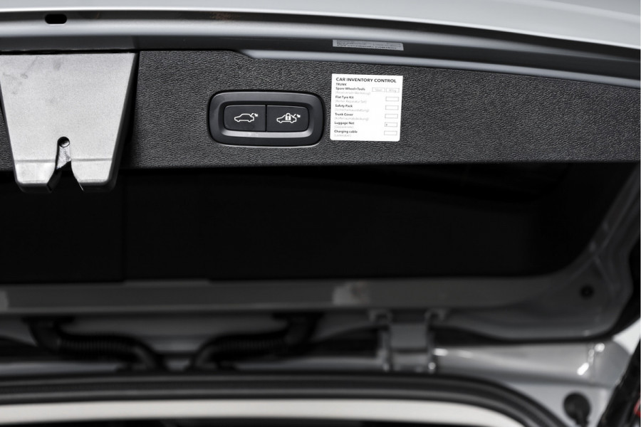 Volvo V60 2.0 T6 Plug-in hybrid AWD Ultra Dark - Automaat | S/K-Panodak | Dig. Cockpit | Adapt. Cruise | Stoel-+Stuurverw. | PDC | 360 Camera | NAV + App. Connect | ECC | Elek. Klep | LM 19" | 9589