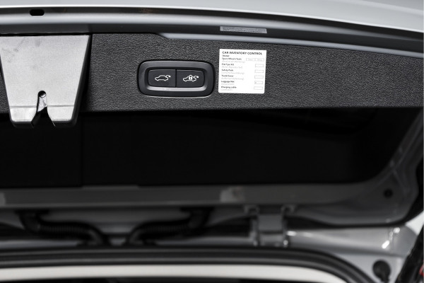 Volvo V60 2.0 T6 Plug-in hybrid AWD Ultra Dark - Automaat | S/K-Panodak | Dig. Cockpit | Adapt. Cruise | Stoel-+Stuurverw. | PDC | 360 Camera | NAV + App. Connect | ECC | Elek. Klep | LM 19" | 9589
