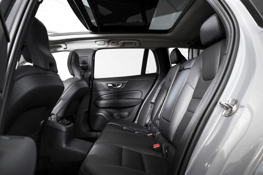 Volvo V60 2.0 T6 Plug-in hybrid AWD Ultra Dark - Automaat | S/K-Panodak | Dig. Cockpit | Adapt. Cruise | Stoel-+Stuurverw. | PDC | 360 Camera | NAV + App. Connect | ECC | Elek. Klep | LM 19" | 9589
