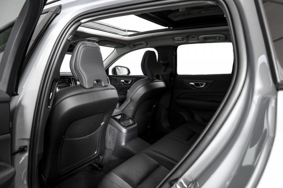 Volvo V60 2.0 T6 Plug-in hybrid AWD Ultra Dark - Automaat | S/K-Panodak | Dig. Cockpit | Adapt. Cruise | Stoel-+Stuurverw. | PDC | 360 Camera | NAV + App. Connect | ECC | Elek. Klep | LM 19" | 9589