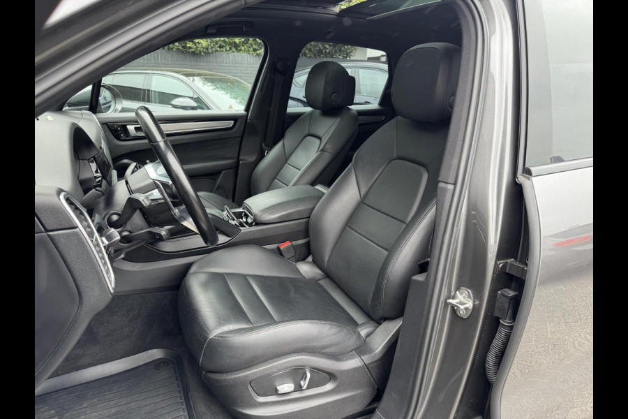 Porsche Cayenne 2.9 S 441 PK | Sport Chrono | Panoramadak | Camera | 22 Inch Lichtmetalen Velgen | Sport Uitlaat |