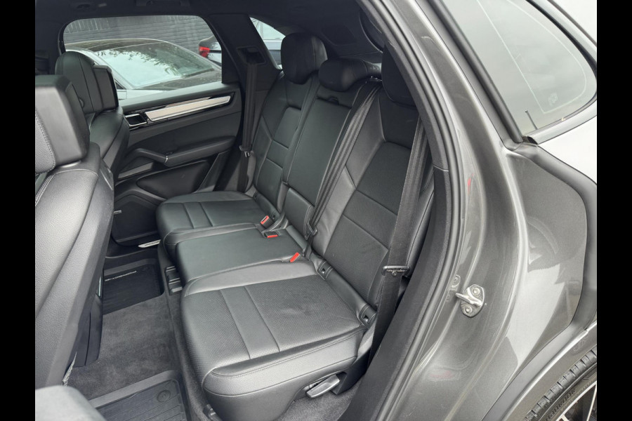 Porsche Cayenne 2.9 S 441 PK | Sport Chrono | Panoramadak | Camera | 22 Inch Lichtmetalen Velgen | Sport Uitlaat |