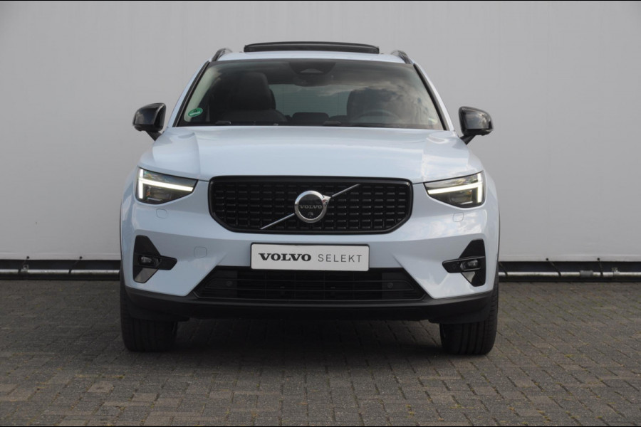 Volvo XC40 B4 211PK Automaat Ultimate Dark / Adaptive cruise control / Elektrische stoelen / Harman Kardon audio / Pilot assist / BLIS / Stoel en stuur verwarming / Elektrische achterklep / Parkeersensoren met 360 camera / Google infotainment