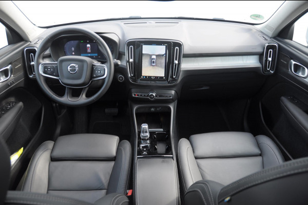 Volvo XC40 B4 211PK Automaat Ultimate Dark / Adaptive cruise control / Elektrische stoelen / Harman Kardon audio / Pilot assist / BLIS / Stoel en stuur verwarming / Elektrische achterklep / Parkeersensoren met 360 camera / Google infotainment