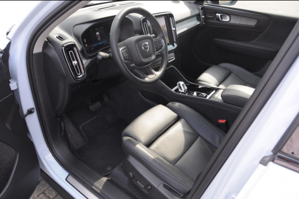 Volvo XC40 B4 211PK Automaat Ultimate Dark / Adaptive cruise control / Elektrische stoelen / Harman Kardon audio / Pilot assist / BLIS / Stoel en stuur verwarming / Elektrische achterklep / Parkeersensoren met 360 camera / Google infotainment