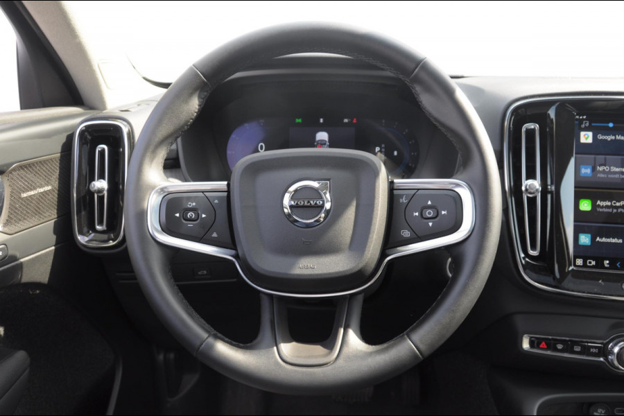 Volvo XC40 B4 211PK Automaat Ultimate Dark / Adaptive cruise control / Elektrische stoelen / Harman Kardon audio / Pilot assist / BLIS / Stoel en stuur verwarming / Elektrische achterklep / Parkeersensoren met 360 camera / Google infotainment