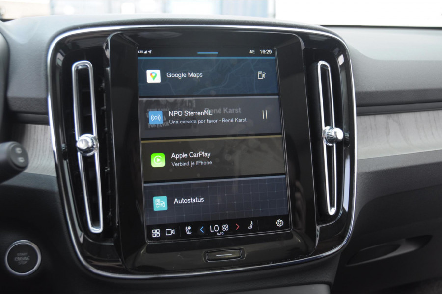 Volvo XC40 B4 211PK Automaat Ultimate Dark / Adaptive cruise control / Elektrische stoelen / Harman Kardon audio / Pilot assist / BLIS / Stoel en stuur verwarming / Elektrische achterklep / Parkeersensoren met 360 camera / Google infotainment