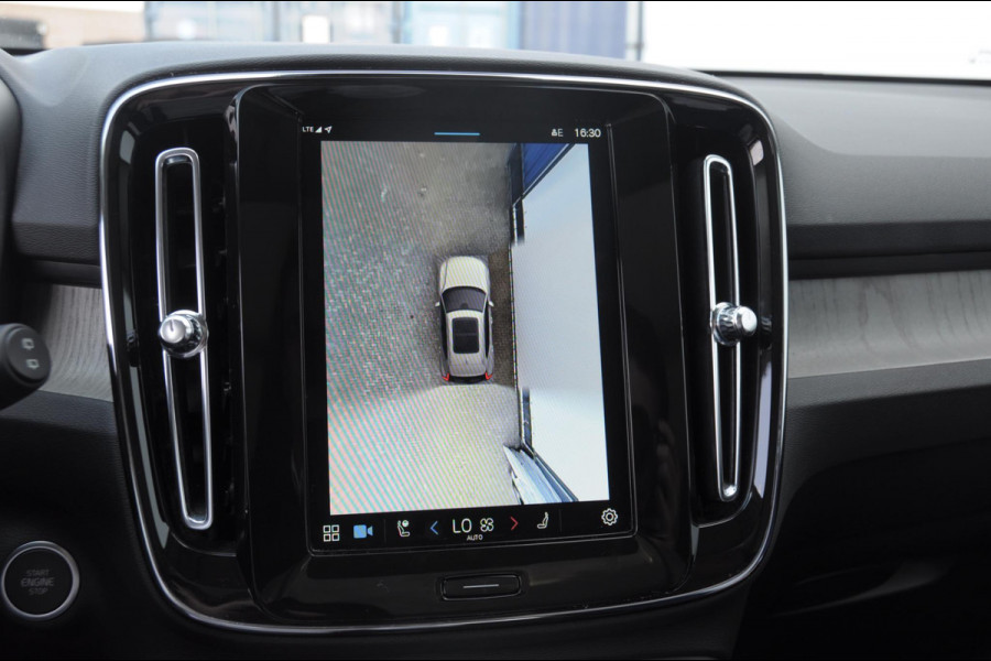 Volvo XC40 B4 211PK Automaat Ultimate Dark / Adaptive cruise control / Elektrische stoelen / Harman Kardon audio / Pilot assist / BLIS / Stoel en stuur verwarming / Elektrische achterklep / Parkeersensoren met 360 camera / Google infotainment