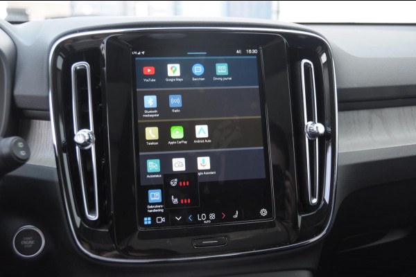 Volvo XC40 B4 211PK Automaat Ultimate Dark / Adaptive cruise control / Elektrische stoelen / Harman Kardon audio / Pilot assist / BLIS / Stoel en stuur verwarming / Elektrische achterklep / Parkeersensoren met 360 camera / Google infotainment