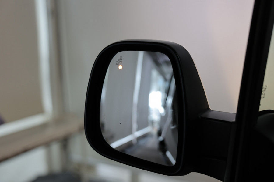 Opel Combo 1.5 Turbo Innovation 7 ZITTER THAAK 360 Camera Side Assist Lane assist Clima Carplay '22