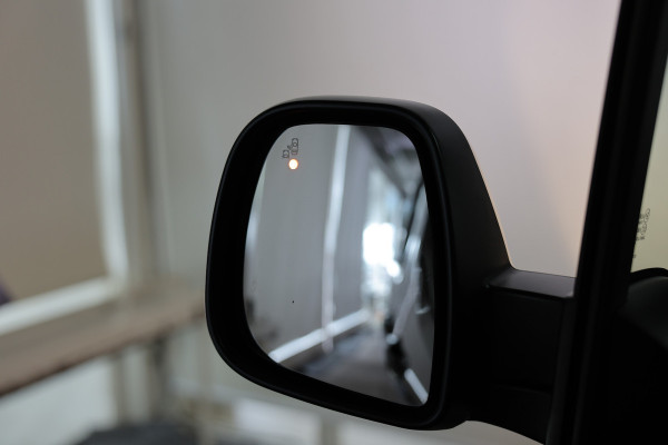 Opel Combo 1.5 Turbo Innovation 7 ZITTER THAAK 360 Camera Side Assist Lane assist Clima Carplay '22