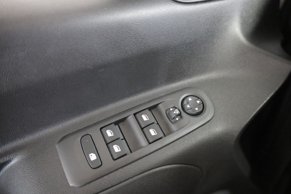 Opel Combo 1.5 Turbo Innovation 7 ZITTER THAAK 360 Camera Side Assist Lane assist Clima Carplay '22