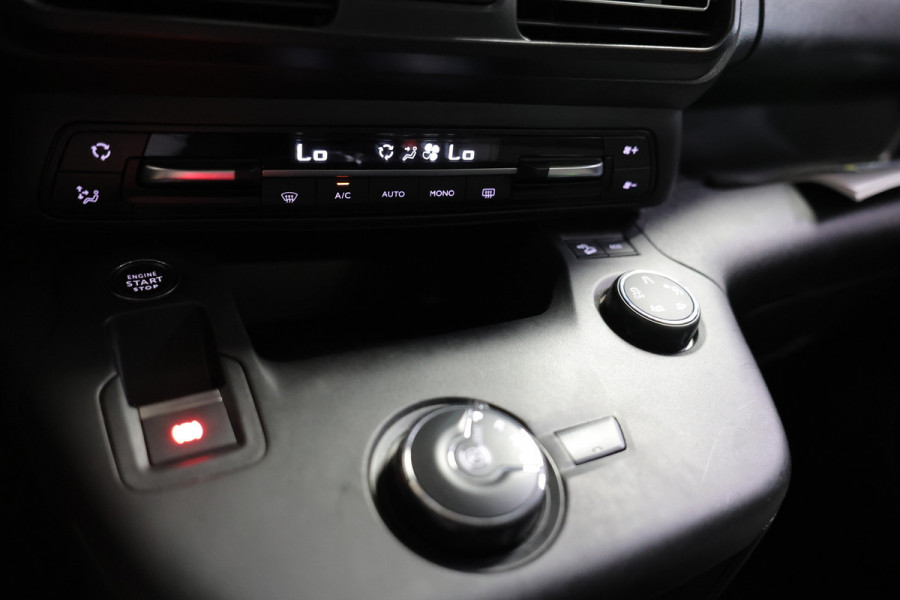 Opel Combo 1.5 Turbo Innovation 7 ZITTER THAAK 360 Camera Side Assist Lane assist Clima Carplay '22