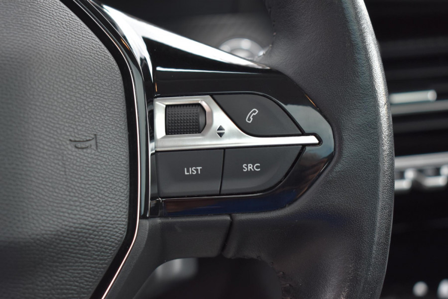 Peugeot 208 1.2 PureTech 100 PK Allure | Trekhaak | Carplay | Panodak | Incl. garantie