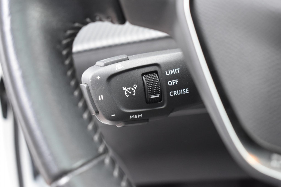 Peugeot 208 1.2 PureTech 100 PK Allure | Trekhaak | Carplay | Panodak | Incl. garantie