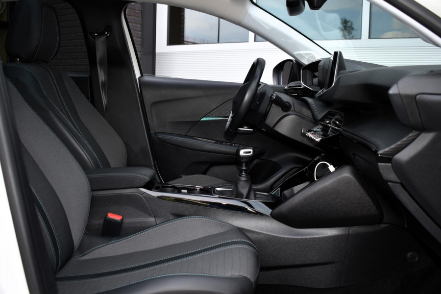 Peugeot 208 1.2 PureTech 100 PK Allure | Trekhaak | Carplay | Panodak | Incl. garantie