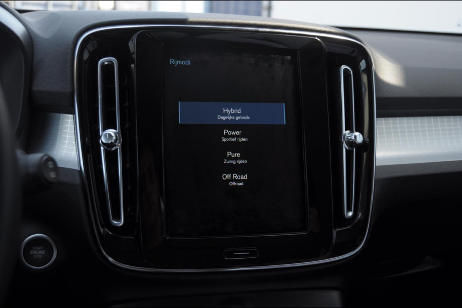 Volvo XC40 T4 211PK Automaat Recharge Inscription Expression / Lederen Bekleding / Cruise control / Elektrische achterklep / Parkeersensoren met camera / Apple carplay /