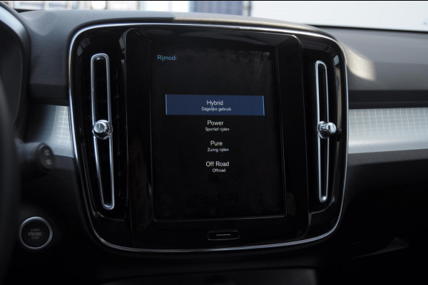 Volvo XC40 T4 211PK Automaat Recharge Inscription Expression / Lederen Bekleding / Cruise control / Elektrische achterklep / Parkeersensoren met camera / Apple carplay /